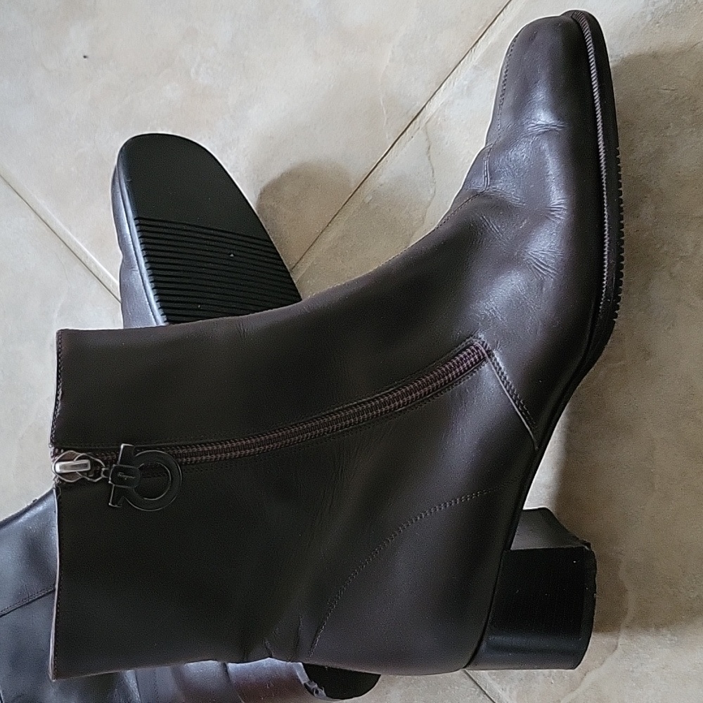 Salvatore Ferragamo Boutique Brown Leather Gancini Boots 7.5 B AS IS - Picture 4 of 15